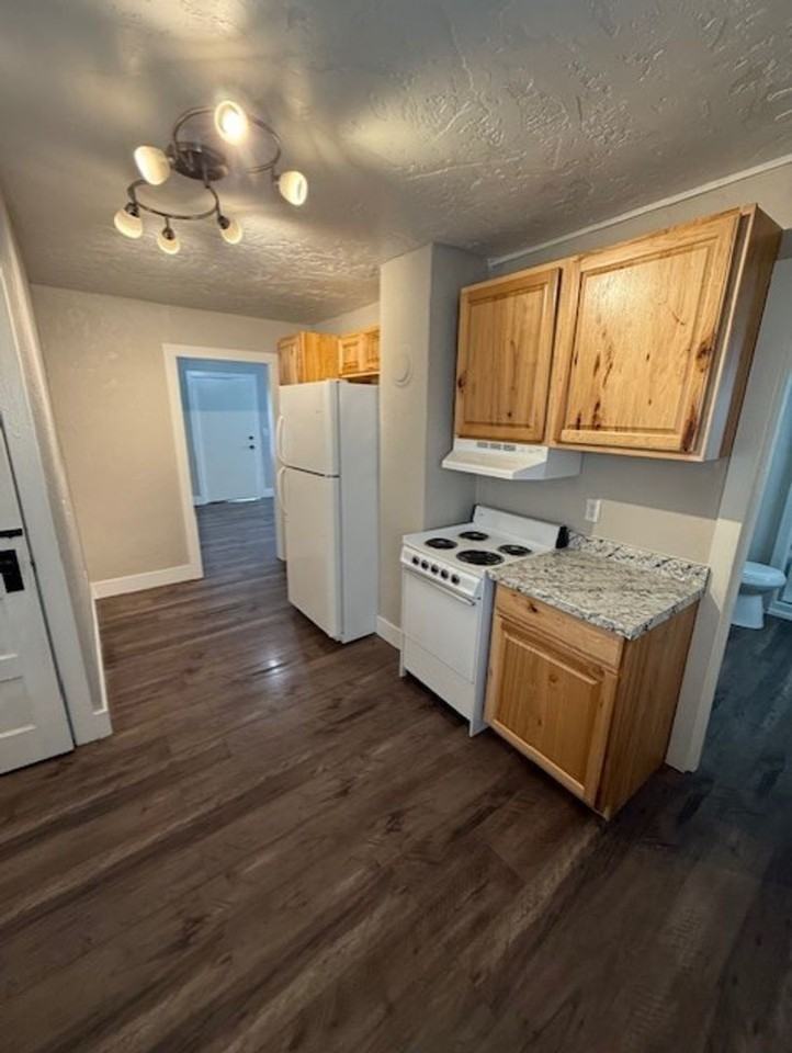 112 Billings Ave - Photo 2 of 9
