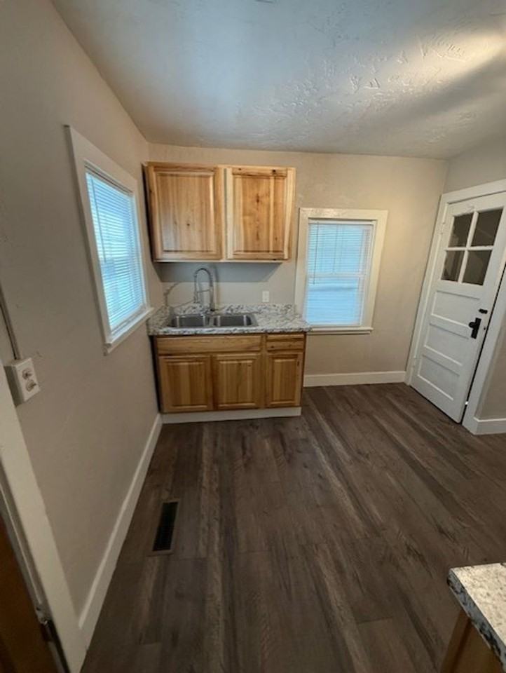112 Billings Ave - Photo 3 of 9