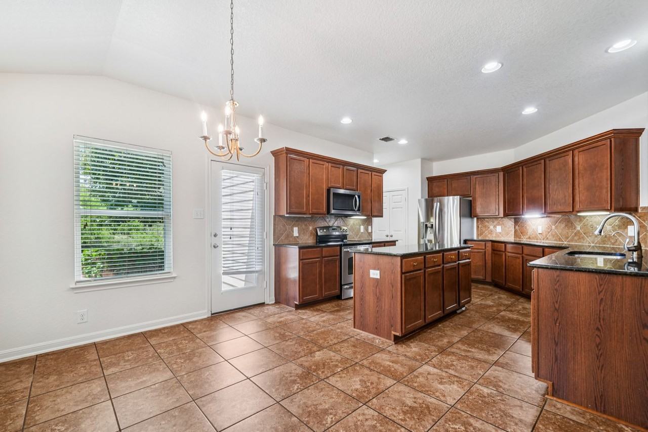 11927 Presidio Path - Photo 6 of 24