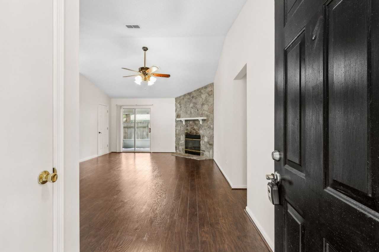 2102 Inverness Rd - Photo 4 of 29