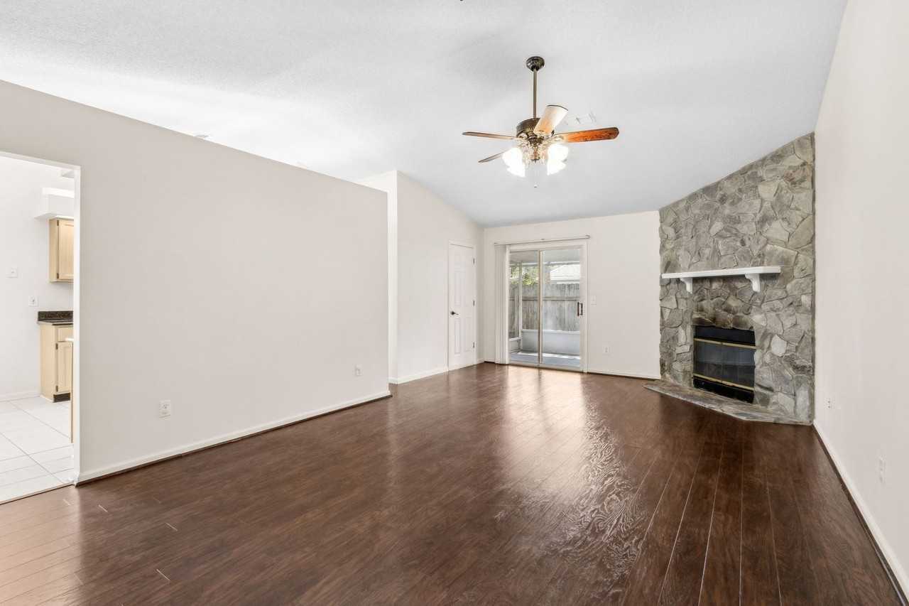 2102 Inverness Rd - Photo 5 of 29