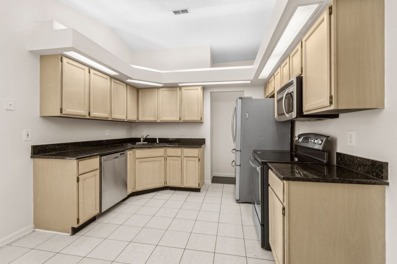 2102 Inverness Rd - Photo 7 of 29