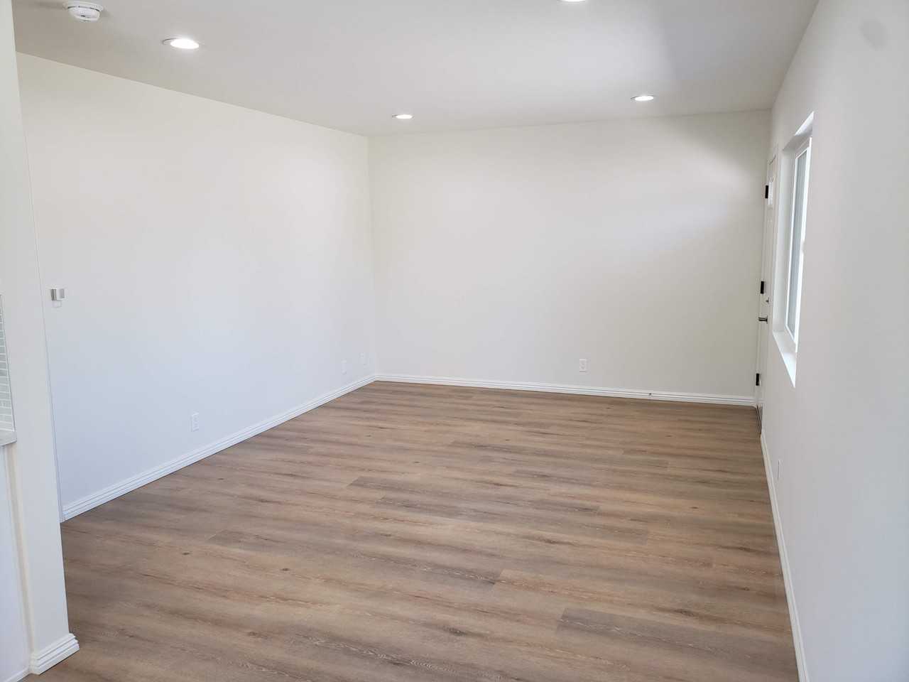 1016 S Mariposa Ave #4 - Photo 2 of 8