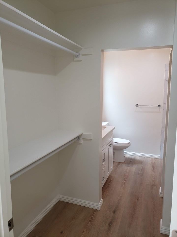 1016 S Mariposa Ave #4 - Photo 4 of 8