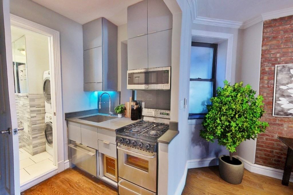 10th Ave #4RS - Photo 2 of 6