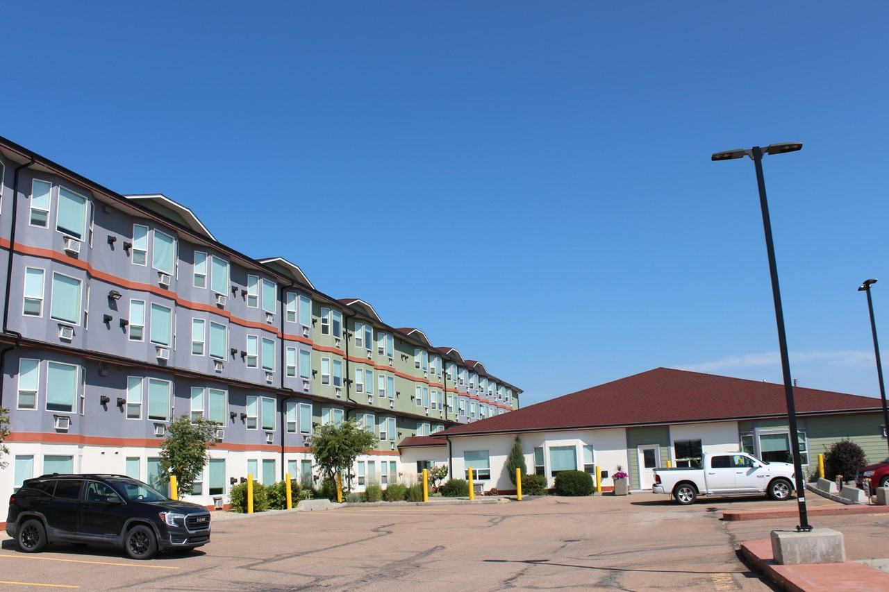 Western Long Stay Leduc 3 - Photo 2 of 21