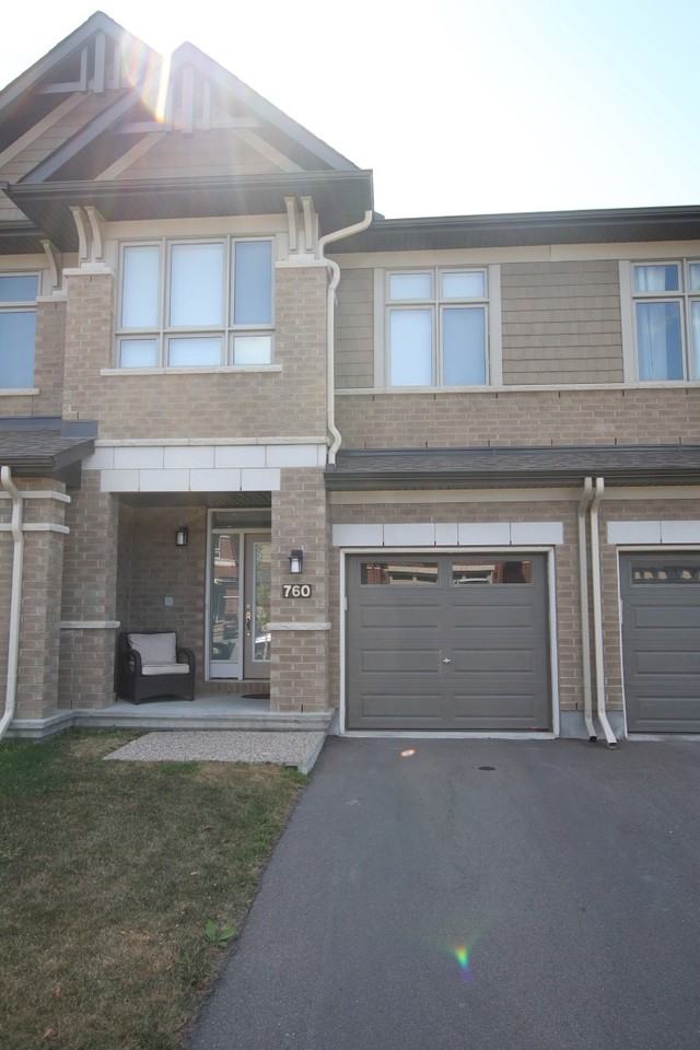 760 Cairn Cres - Photo 2 of 48