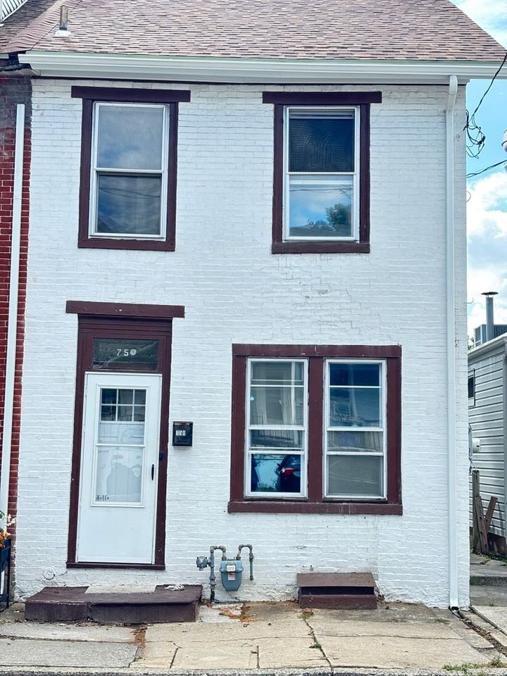 750 Front St - Photo 2 of 50