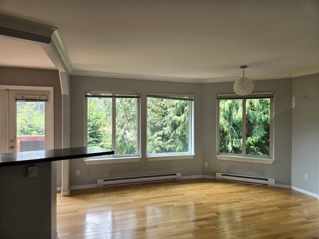 976 Page Avenue - Photo 2 of 15