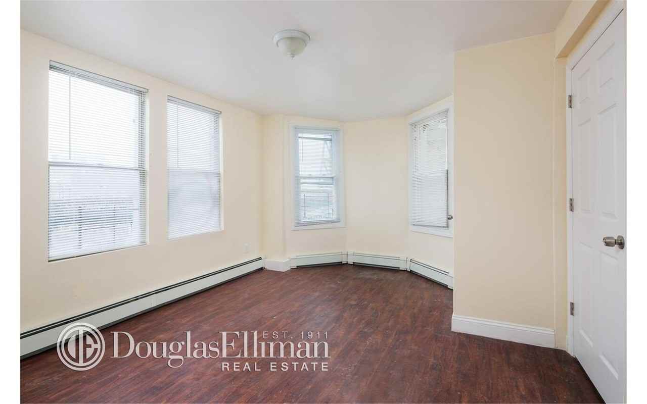 32 Marble Hill Ave - Photo 3 of 8