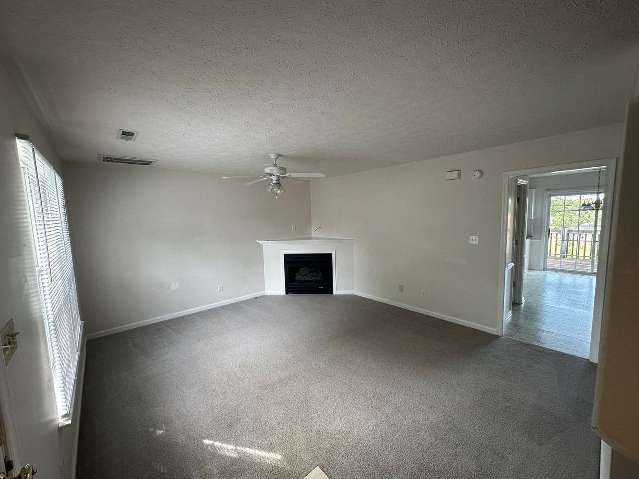 1015 Blake Ct - Photo 3 of 15