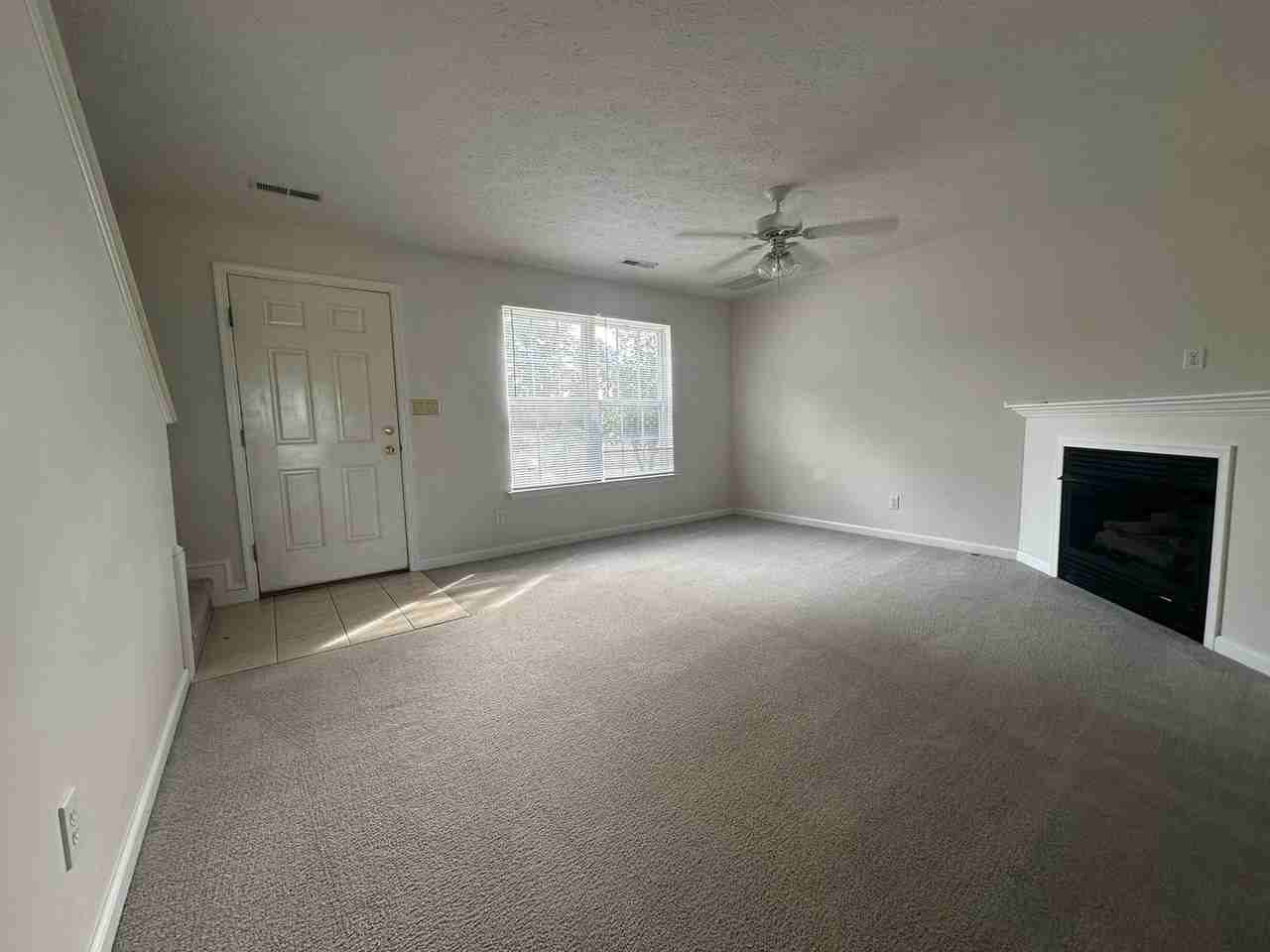 1015 Blake Ct - Photo 4 of 15