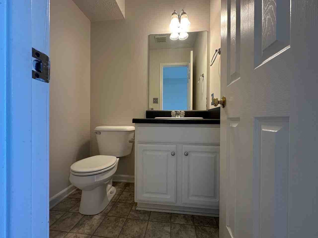 1015 Blake Ct - Photo 5 of 15