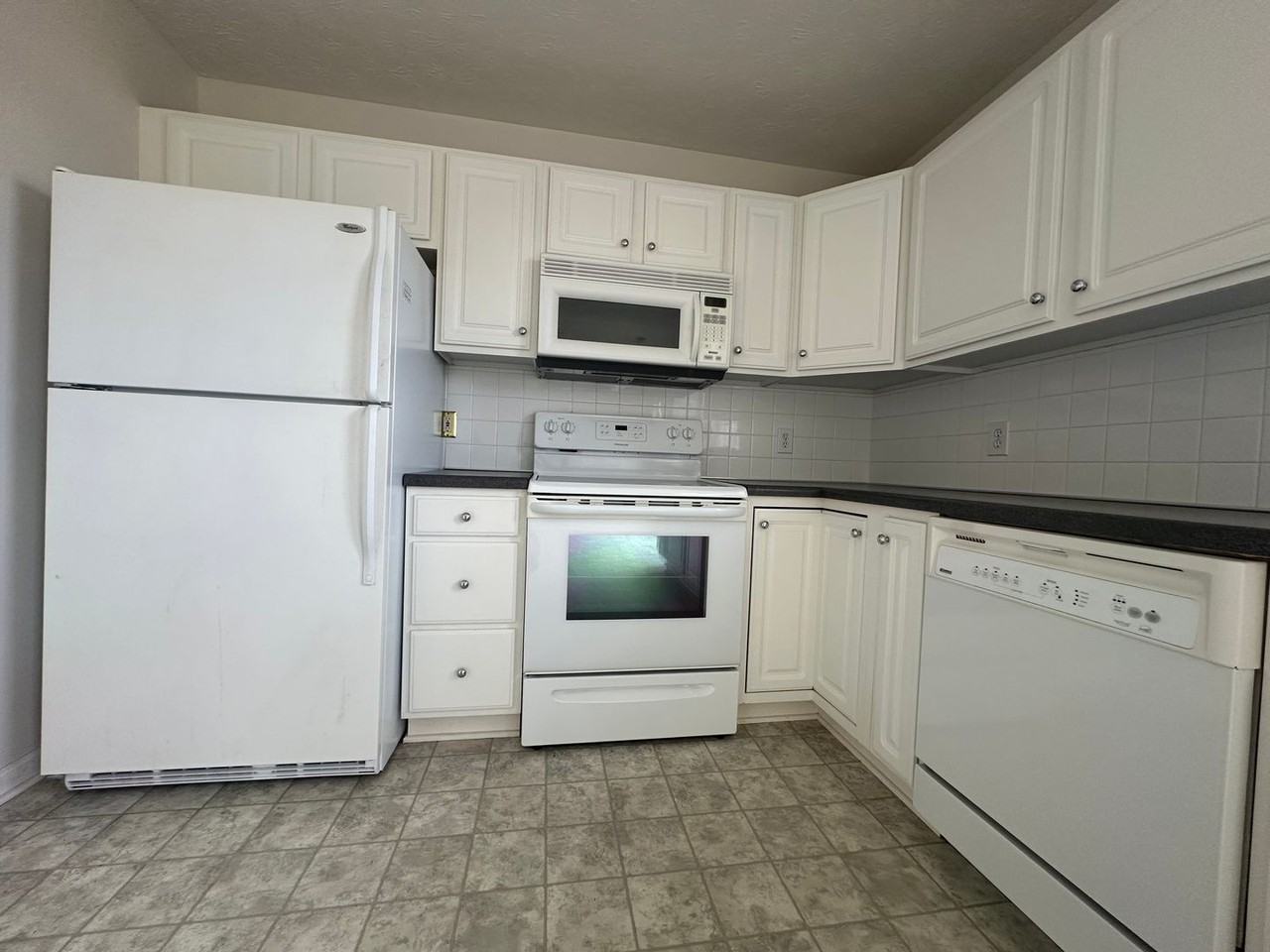 1015 Blake Ct - Photo 7 of 15