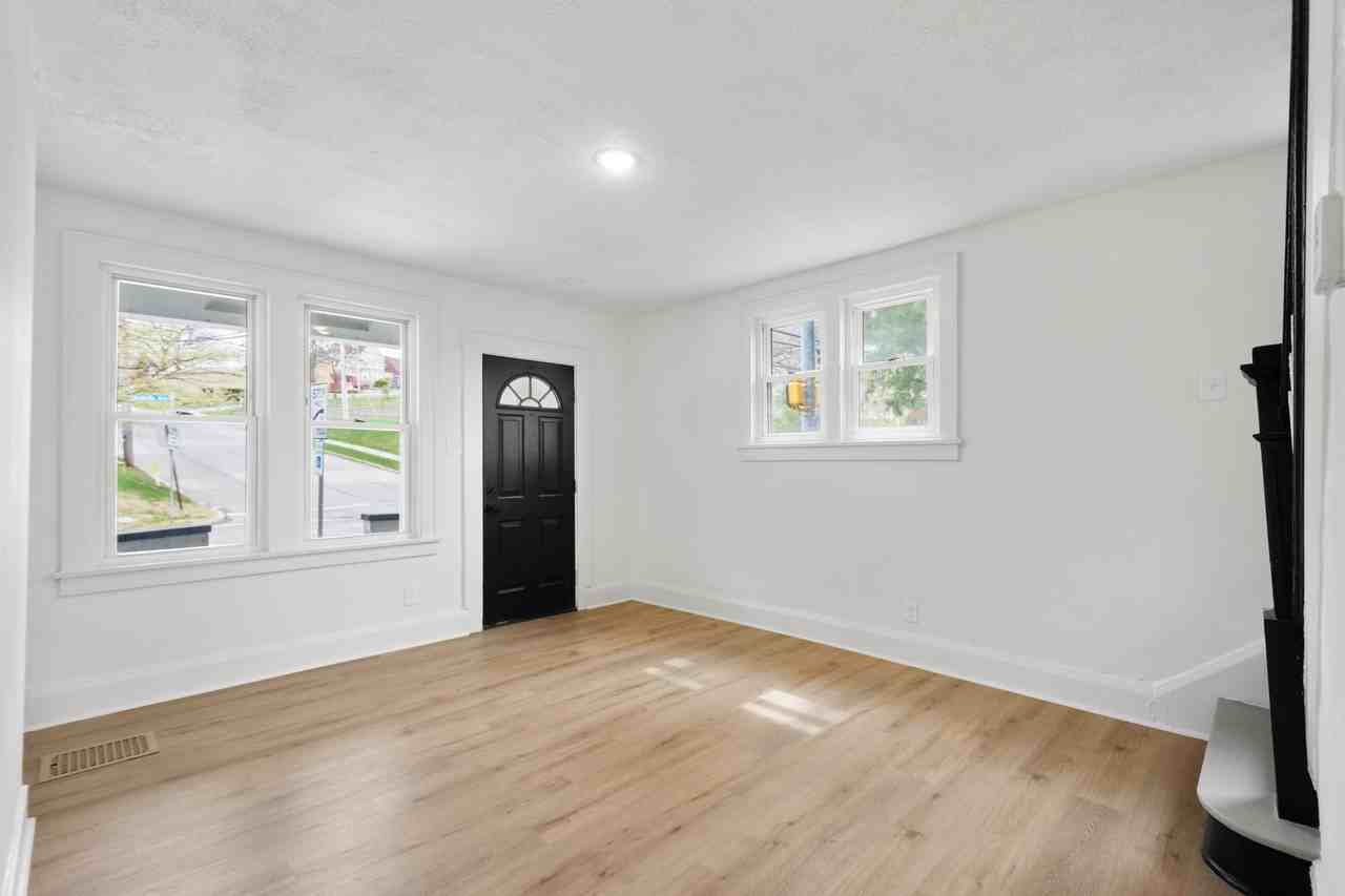 1125 Mcneilly Ave - Photo 5 of 23