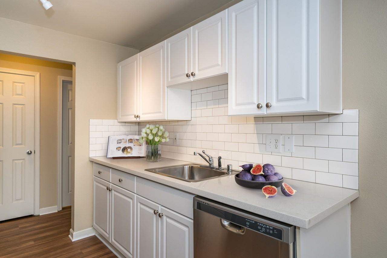 Monterey at Lake View Drive - Photo 5 of 31