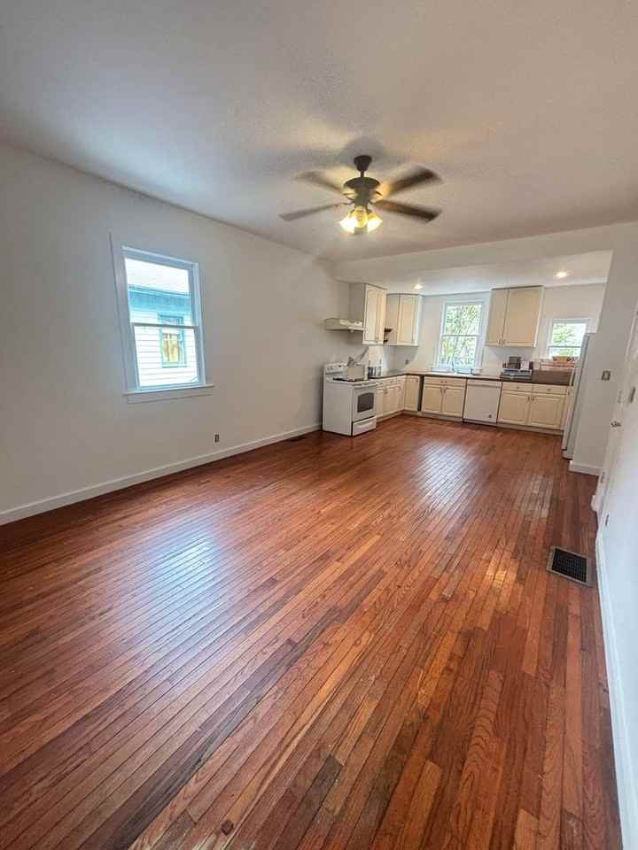 85 Selman St Se - Photo 2 of 7