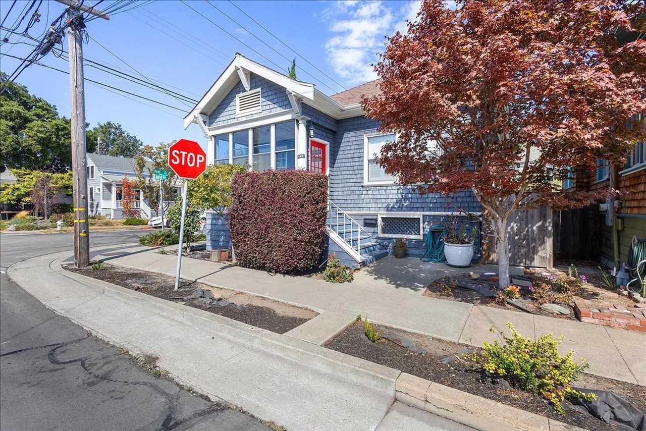 3225 Madison St - Photo 2 of 19