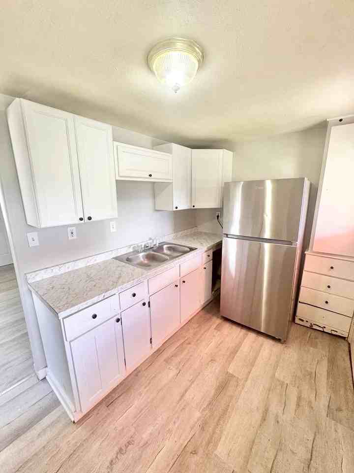 2828 E 15th St - Photo 2 of 6