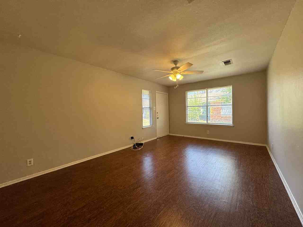 7320 Sanger Ave - Photo 3 of 8