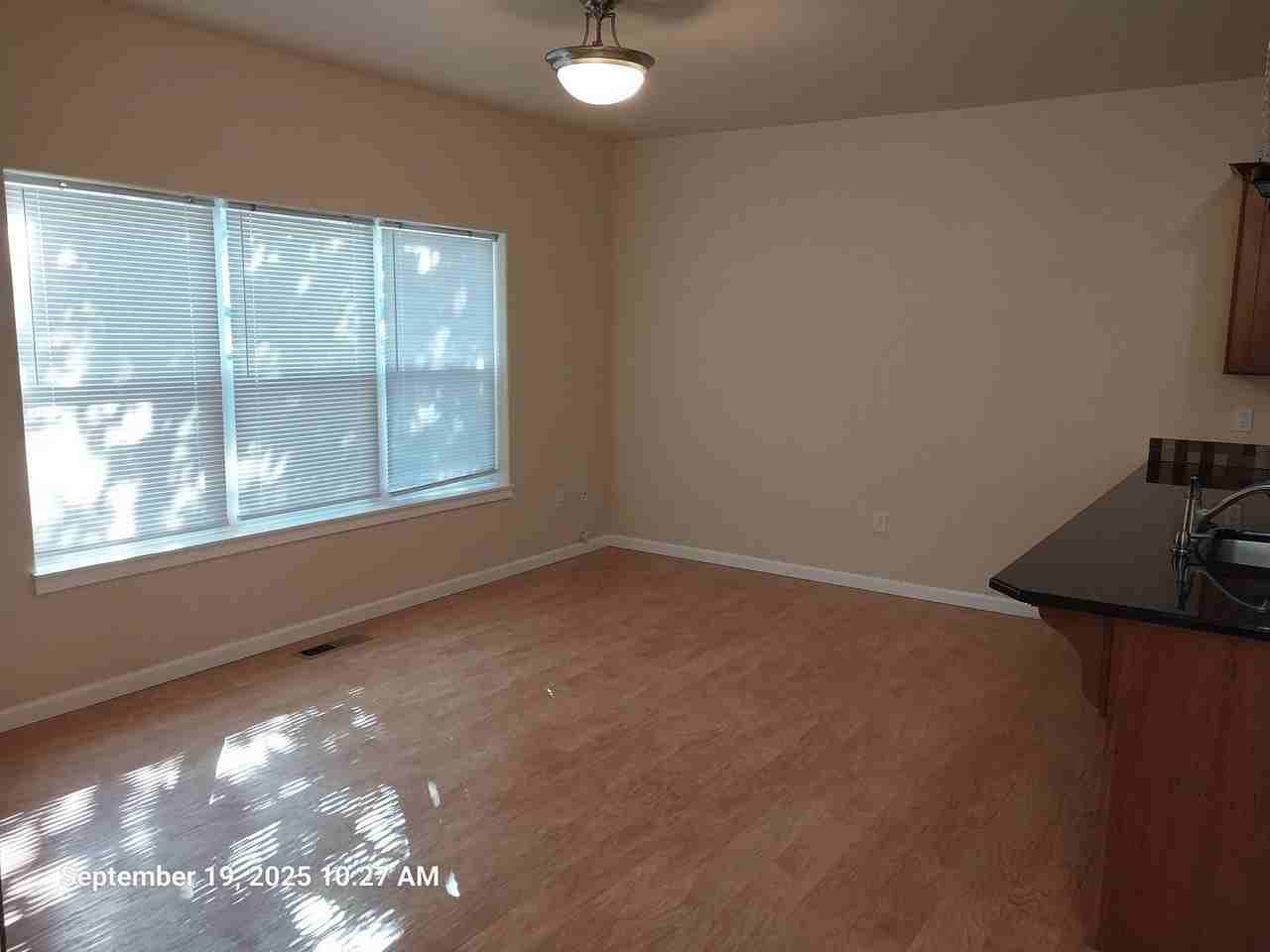 2050 Nw Yohn Ranch Dr - Photo 3 of 10