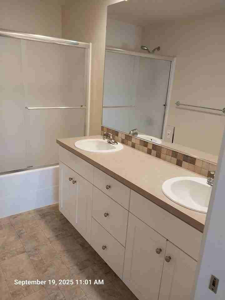 2050 Nw Yohn Ranch Dr - Photo 5 of 10