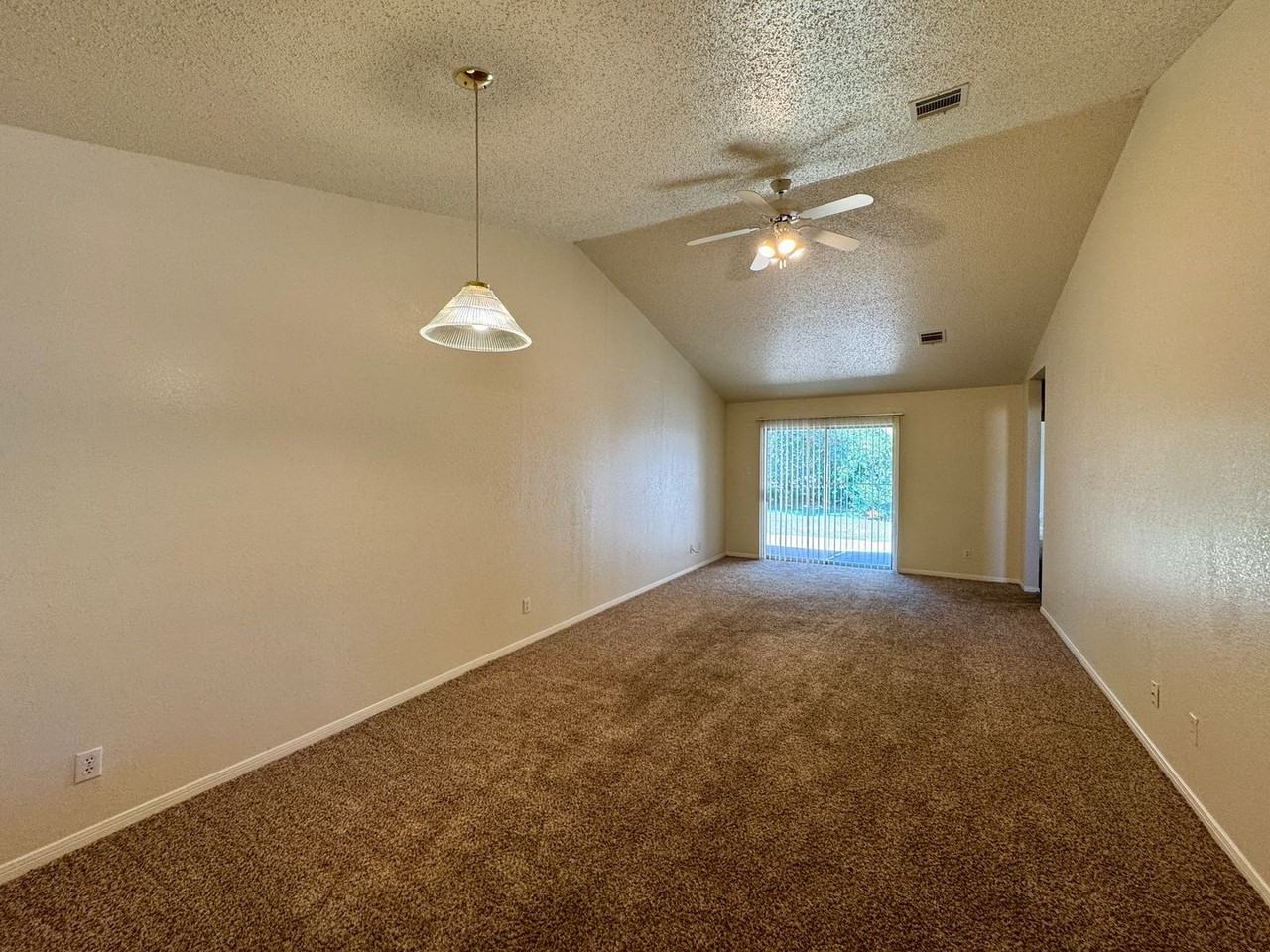 1521 Breezy Dr - Photo 3 of 10