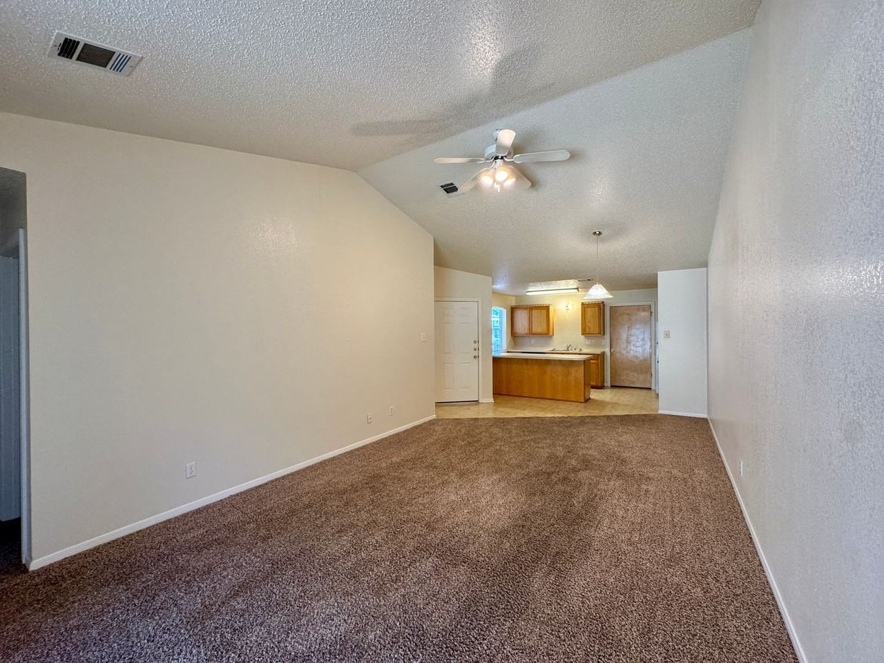 1521 Breezy Dr - Photo 5 of 10