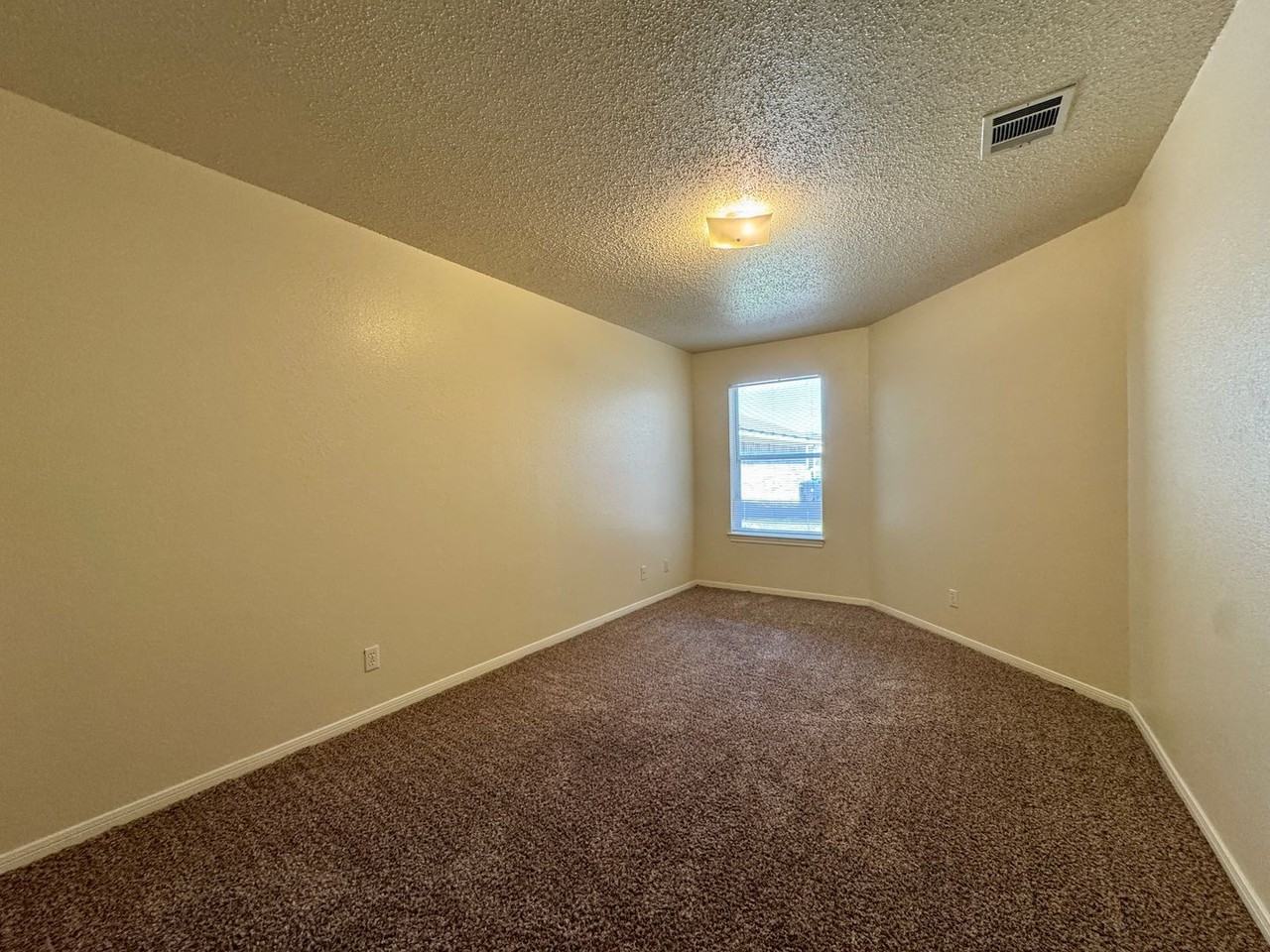 1521 Breezy Dr - Photo 7 of 10