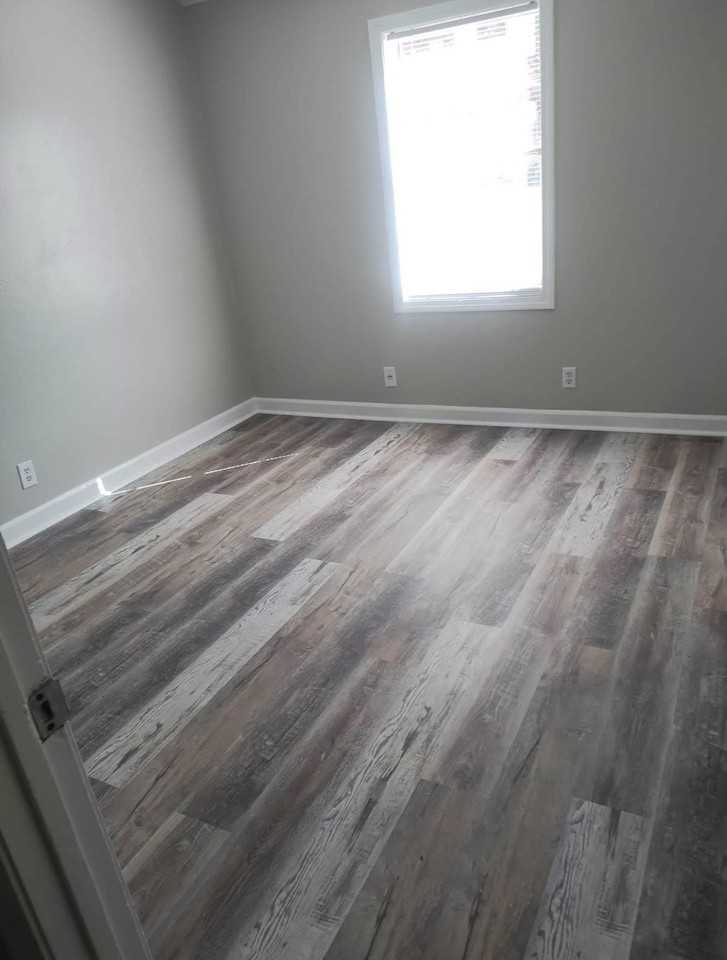 1423 5th St - Photo 3 of 6