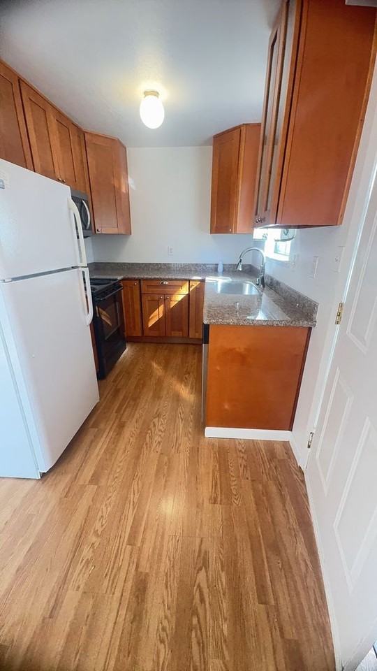 394 Lakeview Rd - Photo 3 of 13