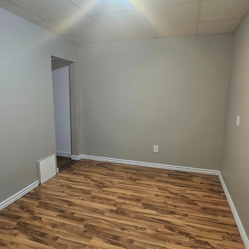 10904 93a St - Photo 6 of 9