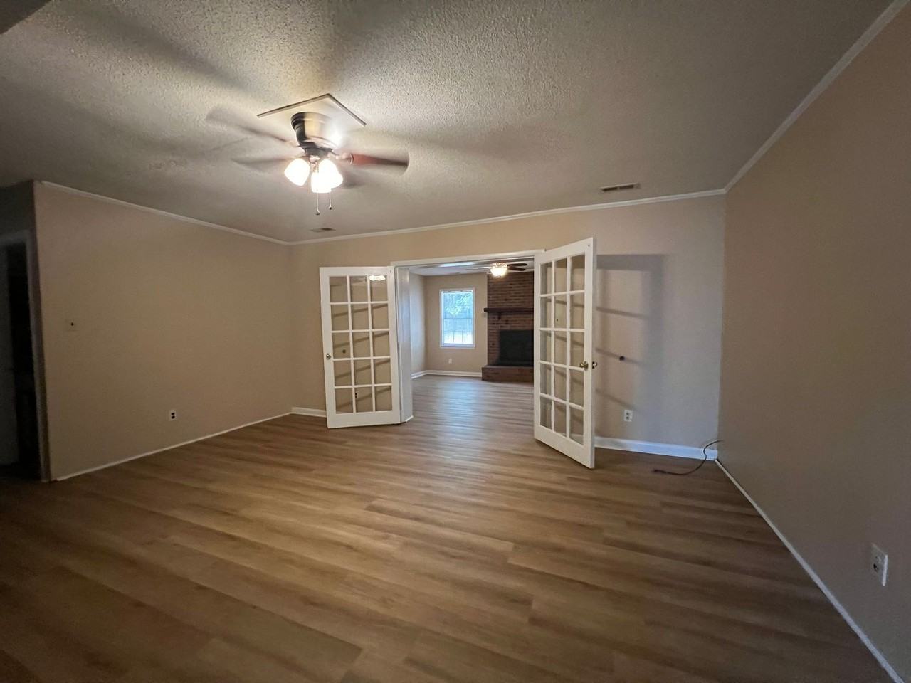 6458 Easthampton Rd - Photo 4 of 18