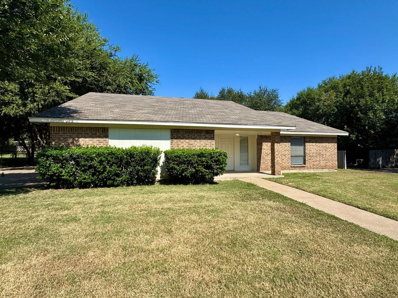 508 Angel Fire Dr - Photo 2 of 17