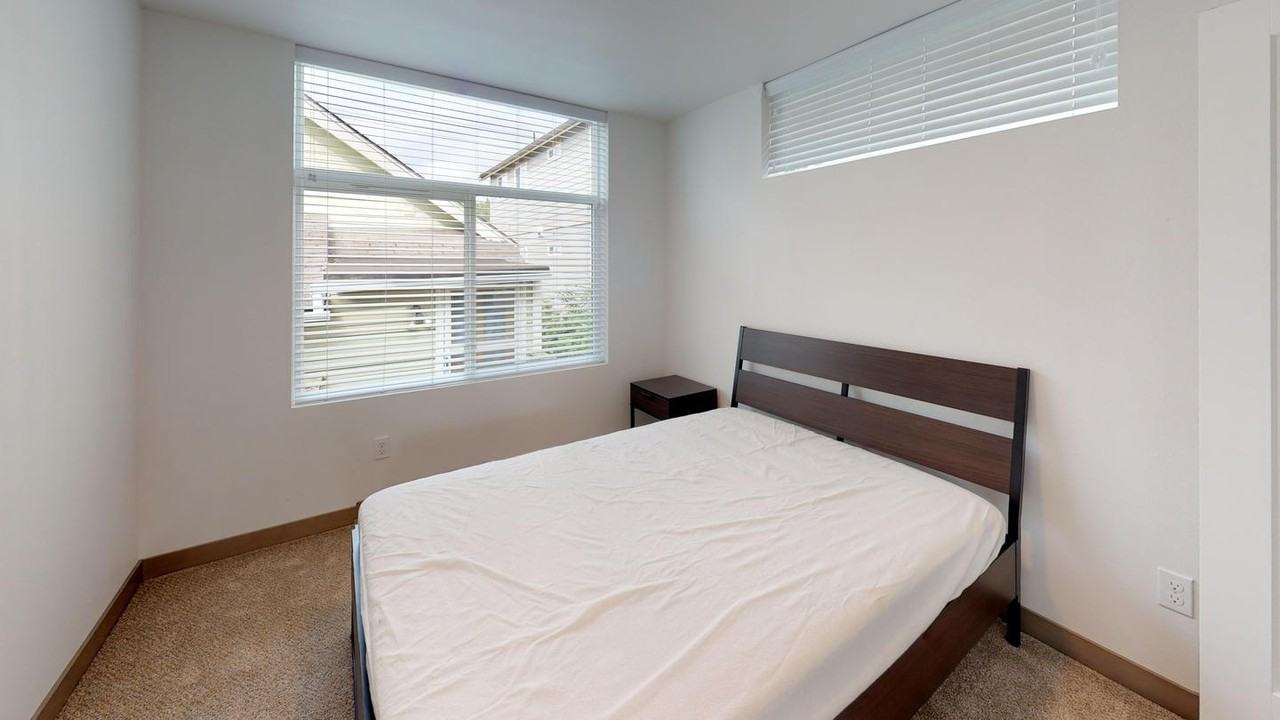 Welcoming Columbia City home blocks from the Light Rail - Photo 5 of 22
