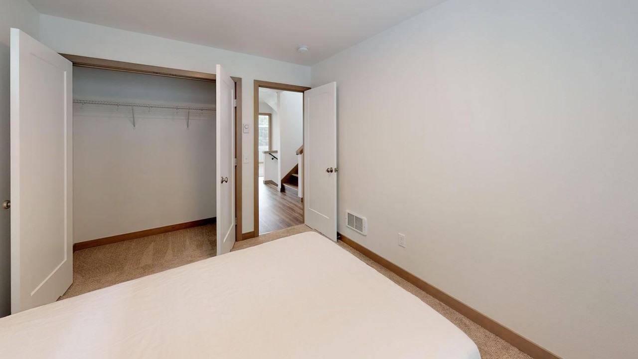 Welcoming Columbia City home blocks from the Light Rail - Photo 6 of 22