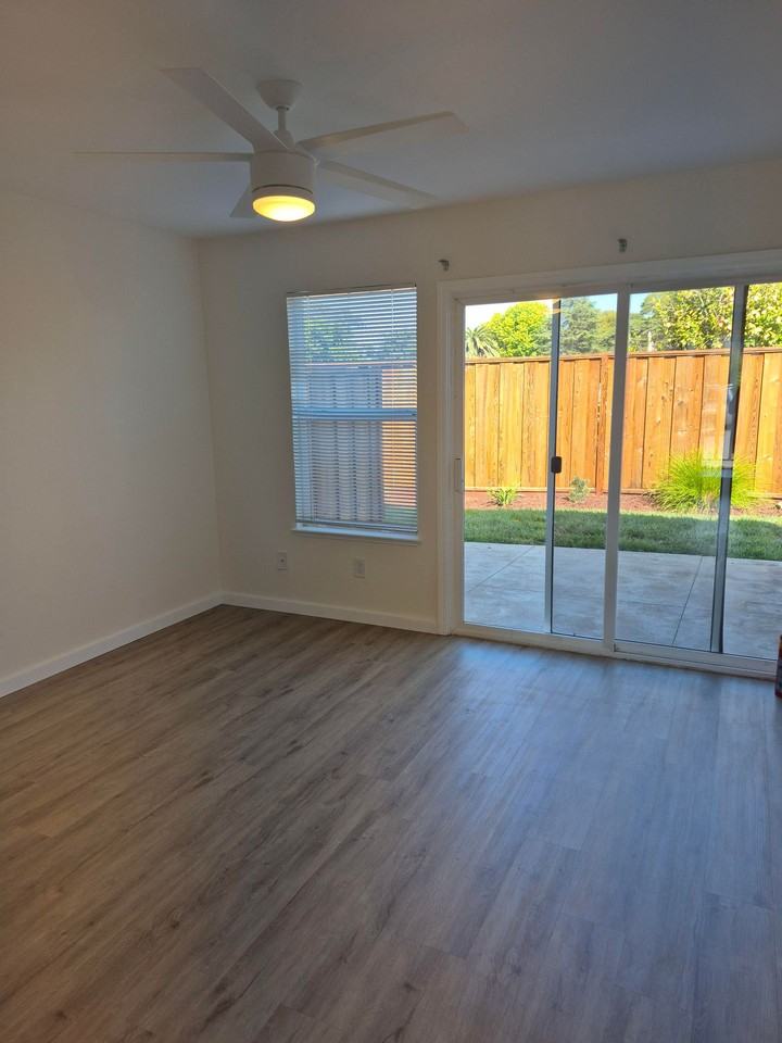 Lloyd Court Apartments - Photo 2 of 49