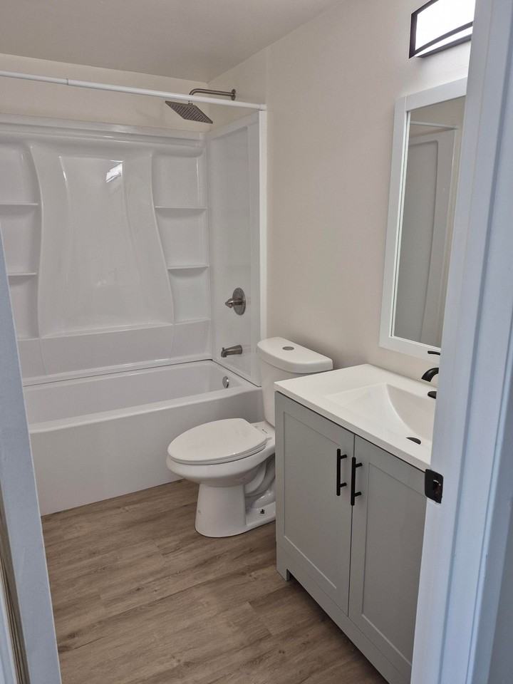 Lloyd Court Apartments - Photo 3 of 49