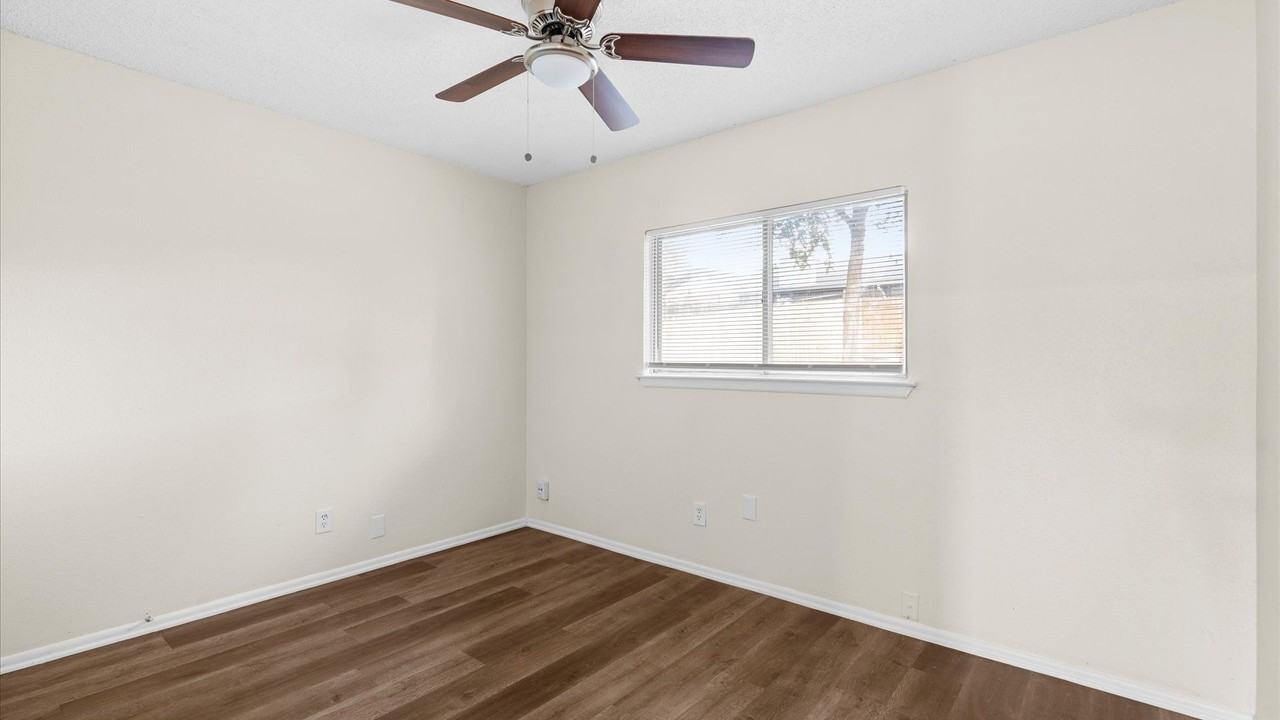 922 Saddlebrook Drive - Photo 4 of 25