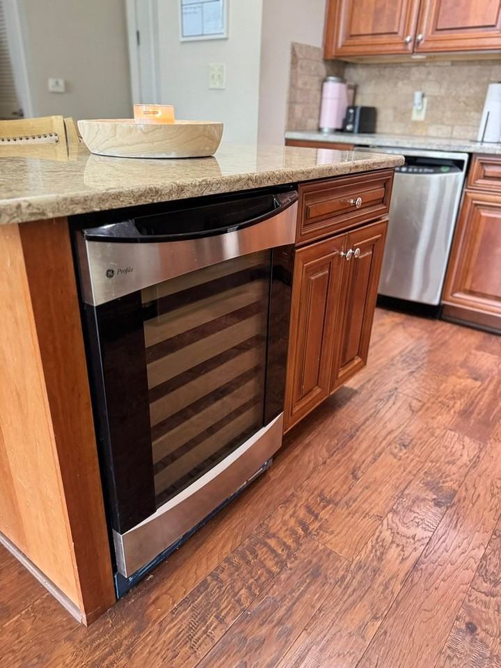 445 W Blount Ave - Photo 4 of 36