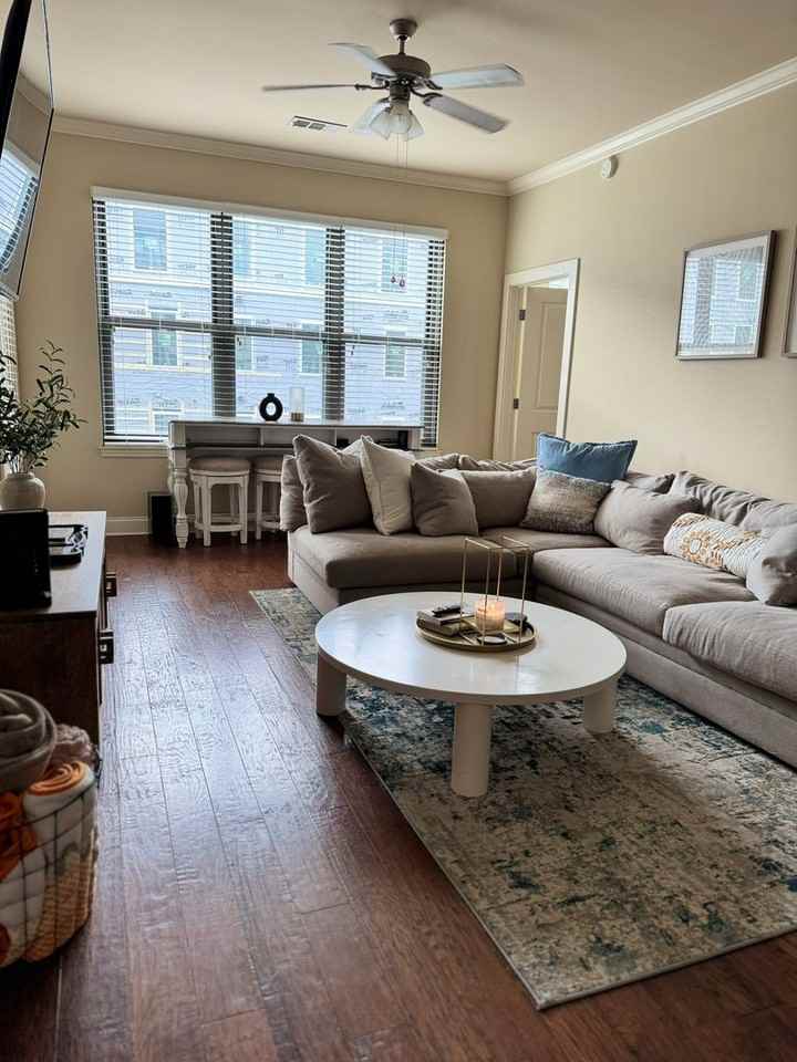 445 W Blount Ave - Photo 7 of 36