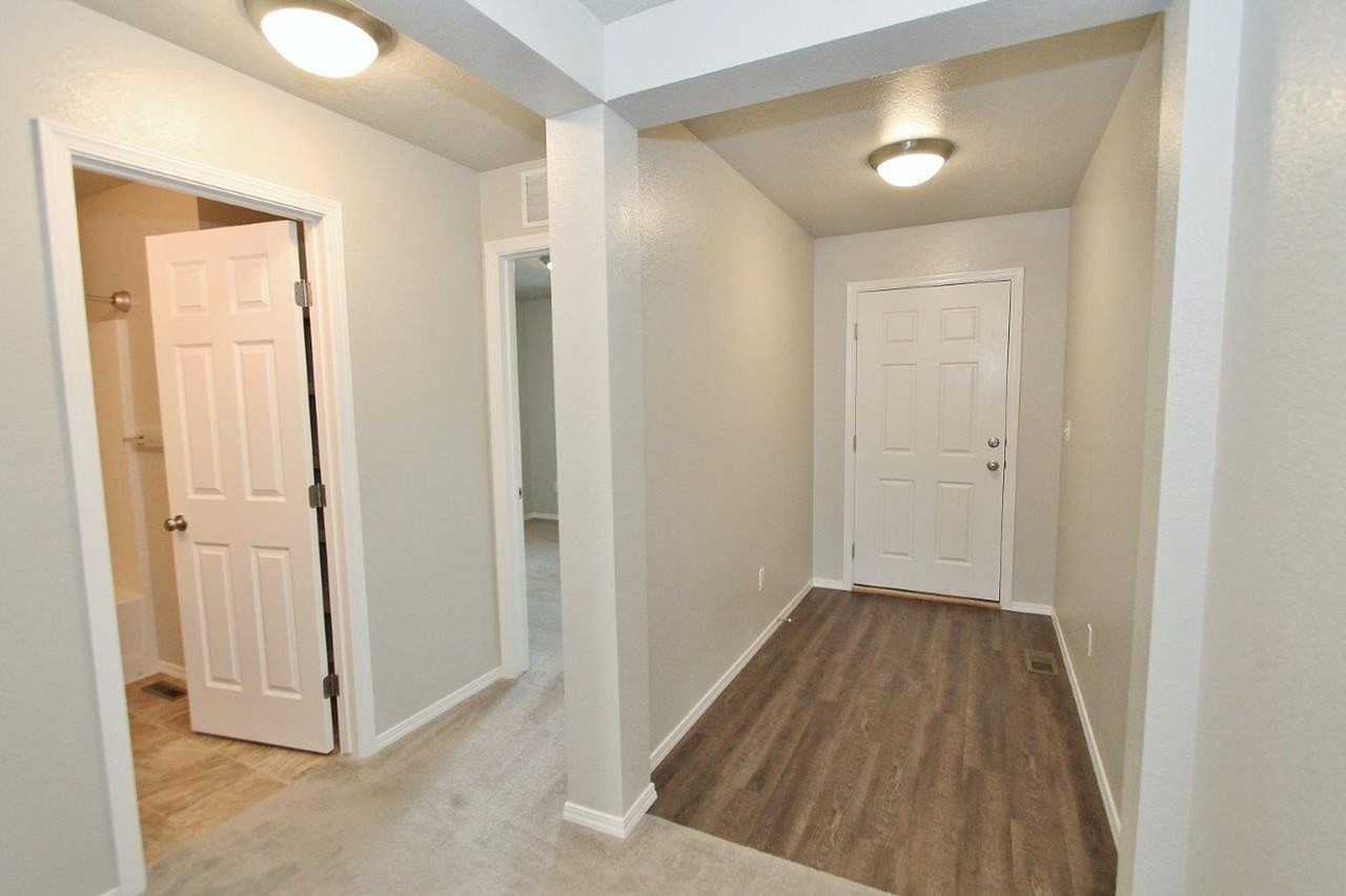 1106 E Rose Island St - Photo 2 of 25