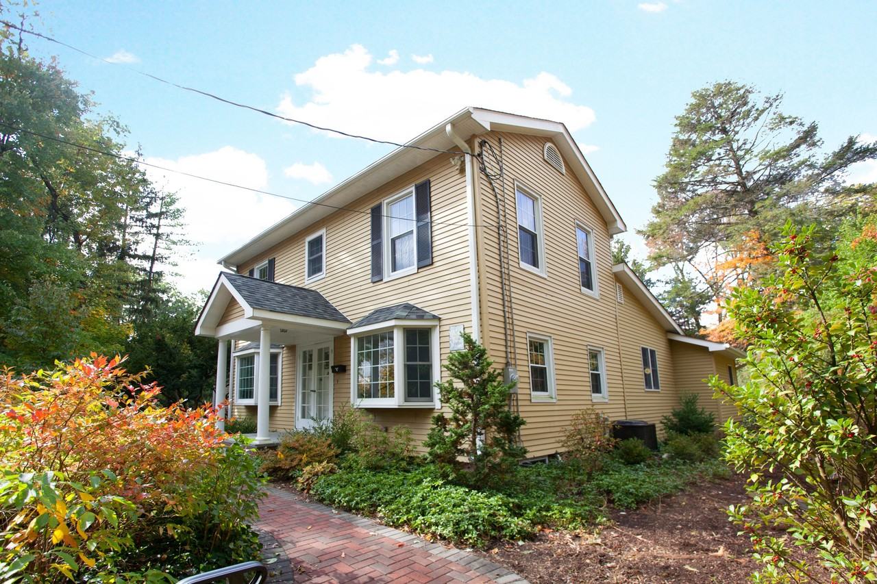 829 Franklin Turnpike - Photo 2 of 14