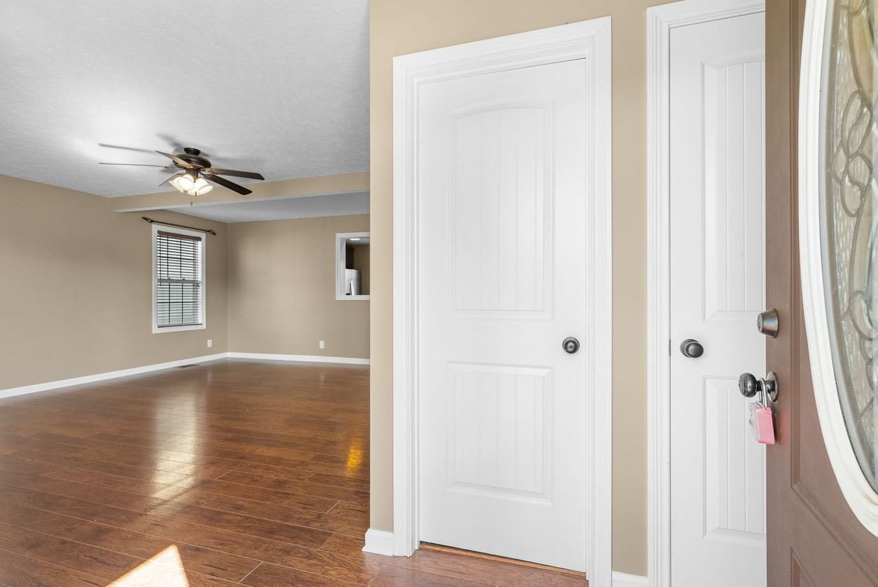 521 Falkland Circle - Photo 5 of 32