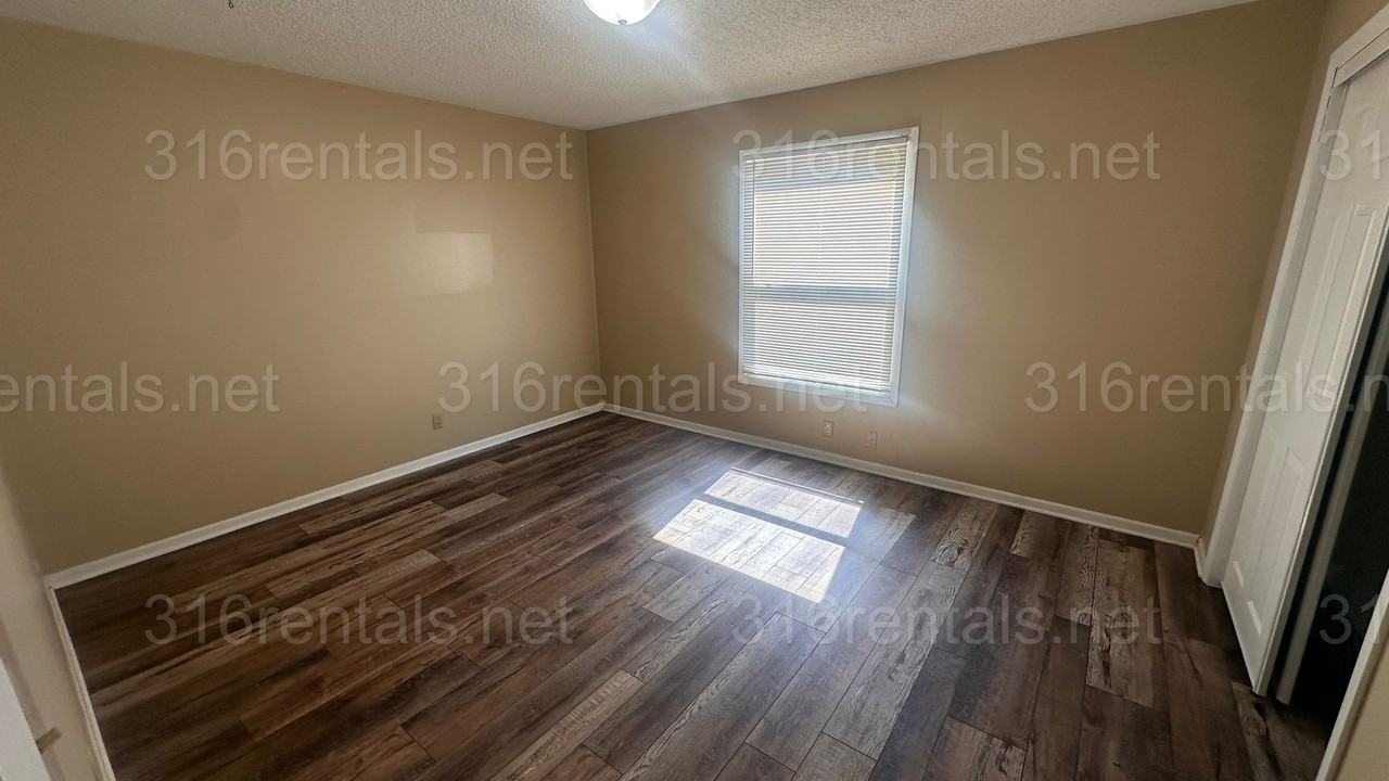 6716 W Par Ln - Photo 3 of 11