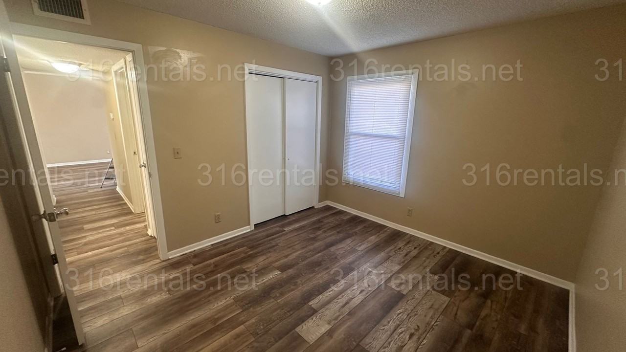 6716 W Par Ln - Photo 4 of 11