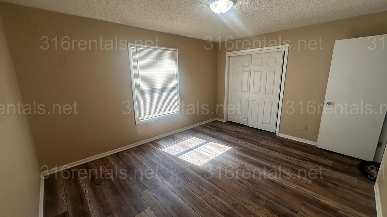 6716 W Par Ln - Photo 7 of 11