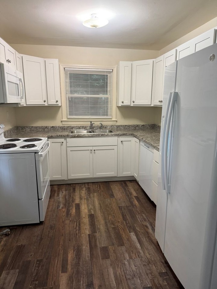 3929 Whitehall Dr - Photo 3 of 16