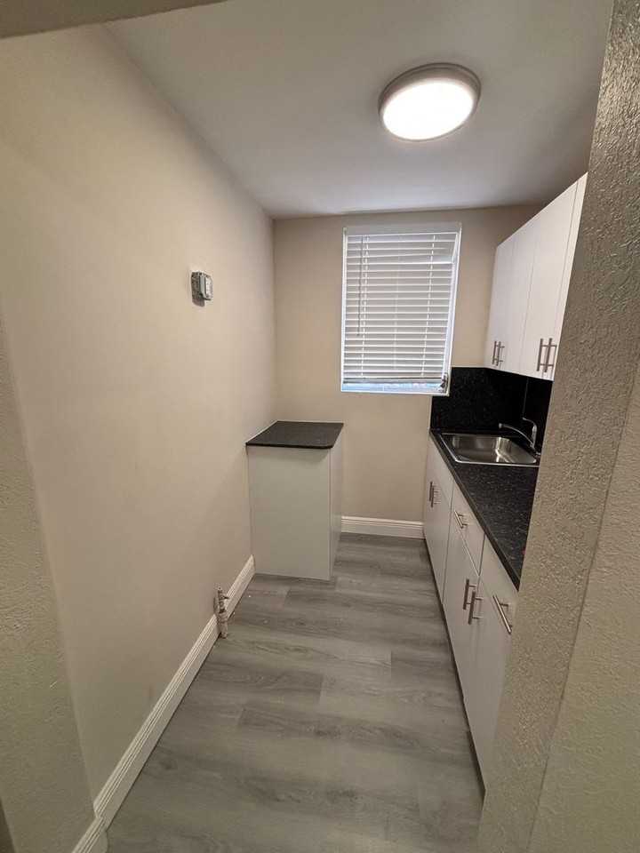 Fully Remodeled 1 Bed / 1 Bath - Photo 3 of 15