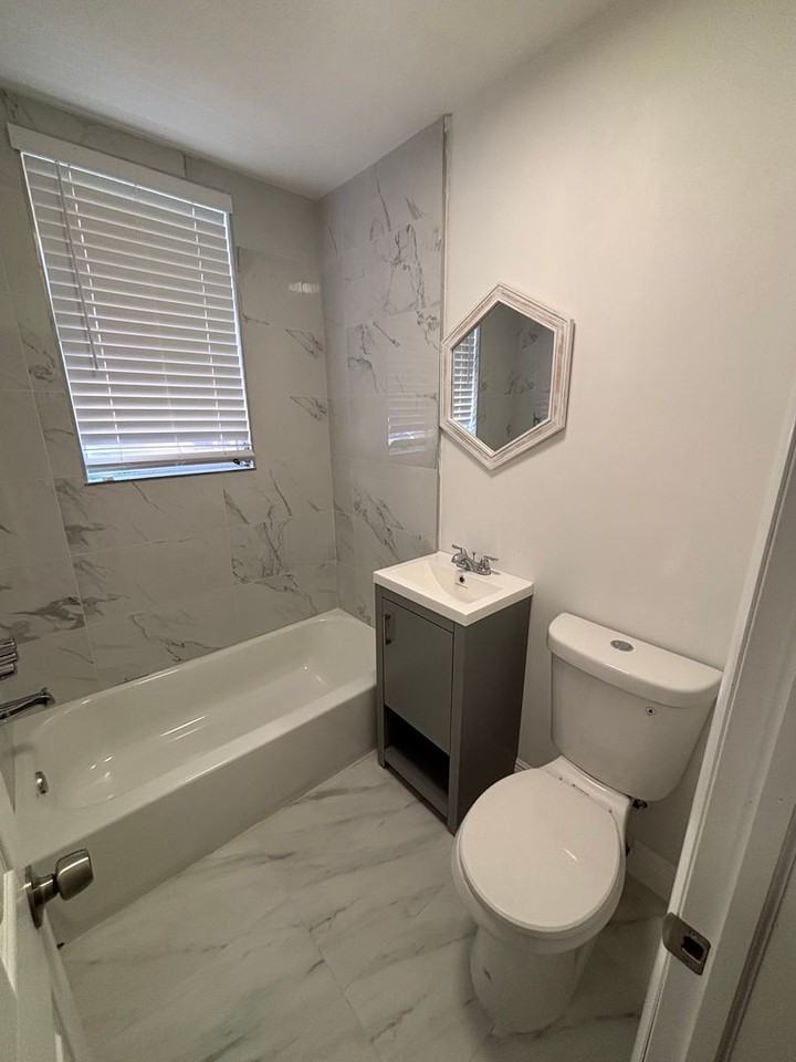 Fully Remodeled 1 Bed / 1 Bath - Photo 4 of 15